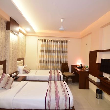 Hotel Varanasi Inn Экстерьер фото