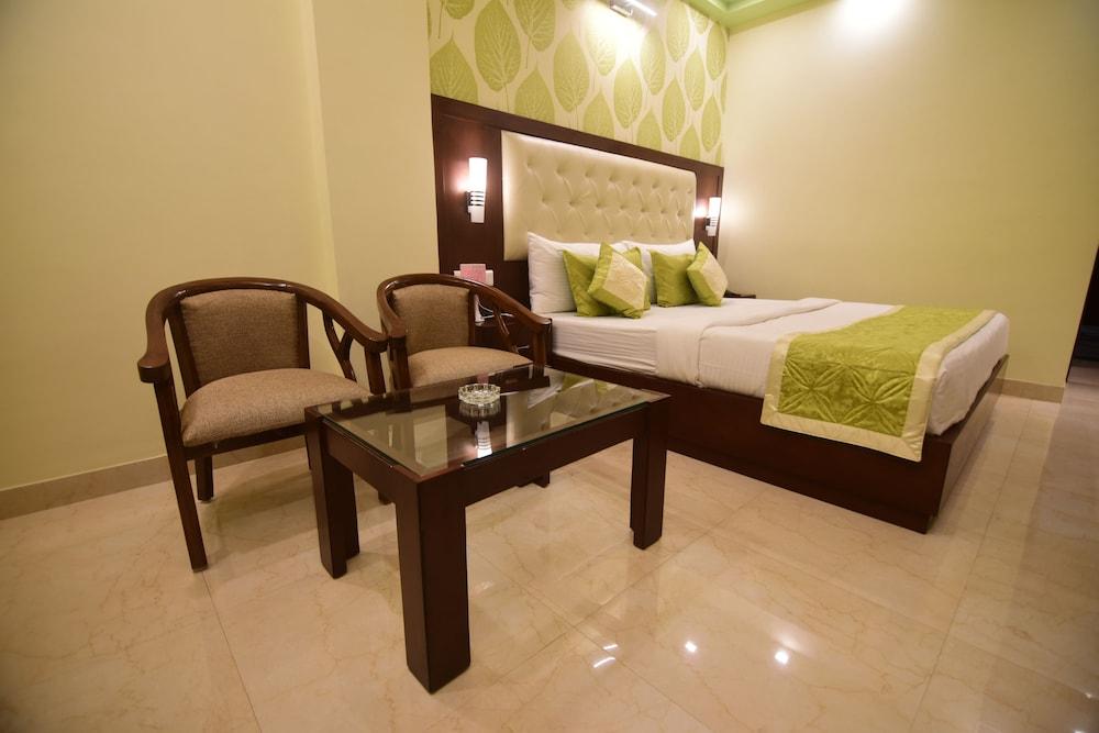 Hotel Varanasi Inn Экстерьер фото