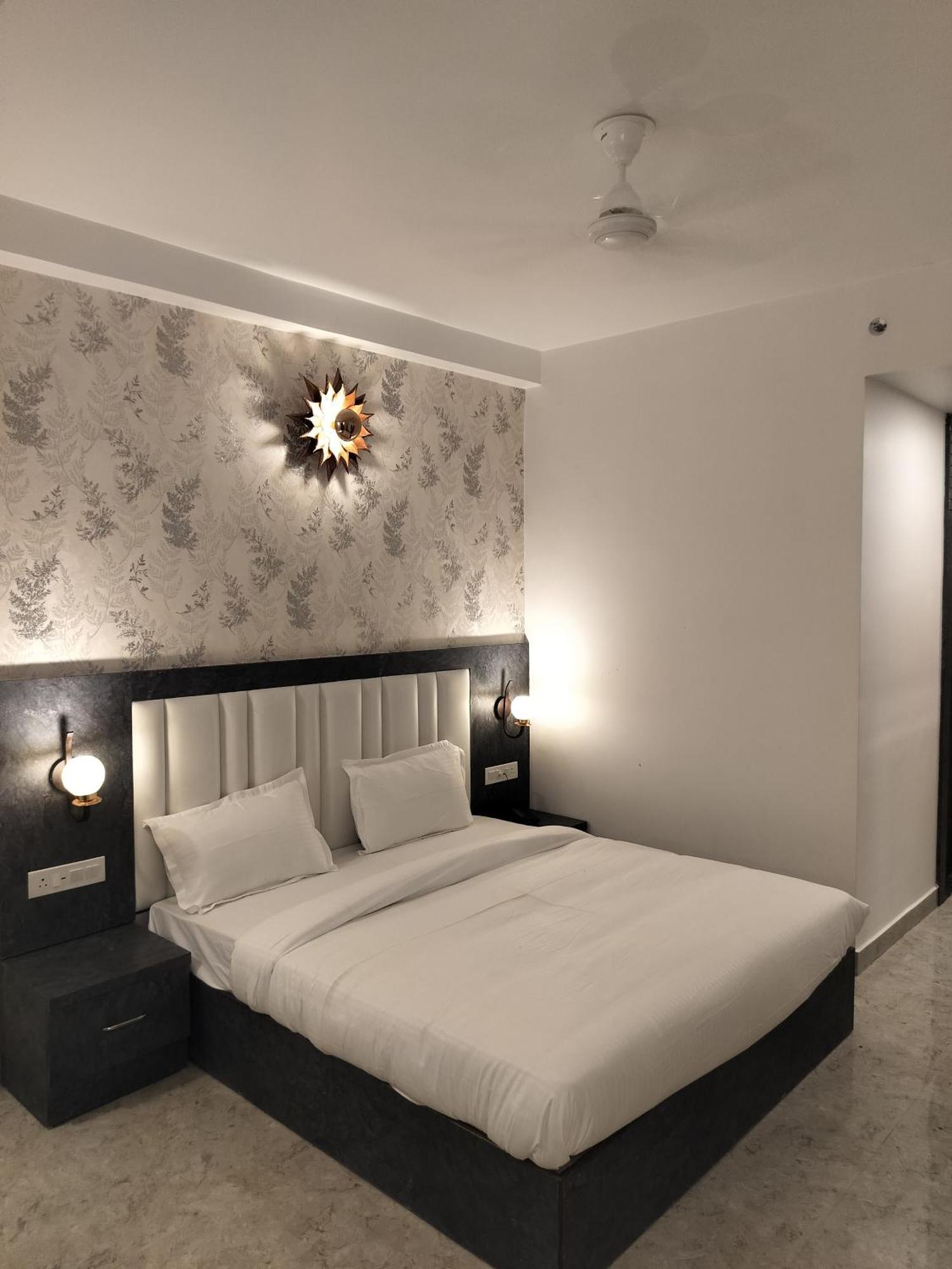 Hotel Varanasi Inn Экстерьер фото