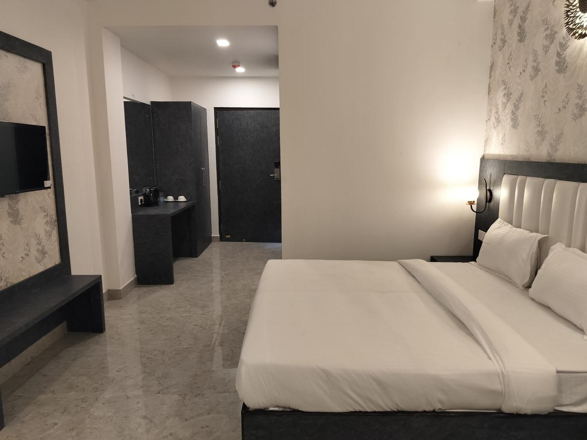Hotel Varanasi Inn Экстерьер фото