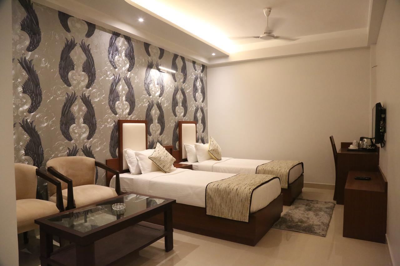 Hotel Varanasi Inn Экстерьер фото