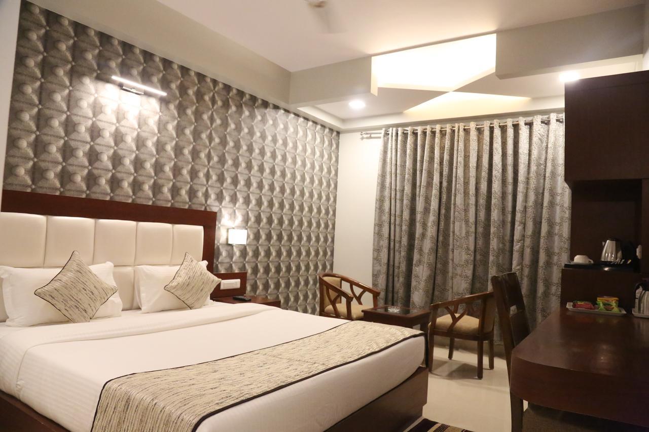 Hotel Varanasi Inn Экстерьер фото