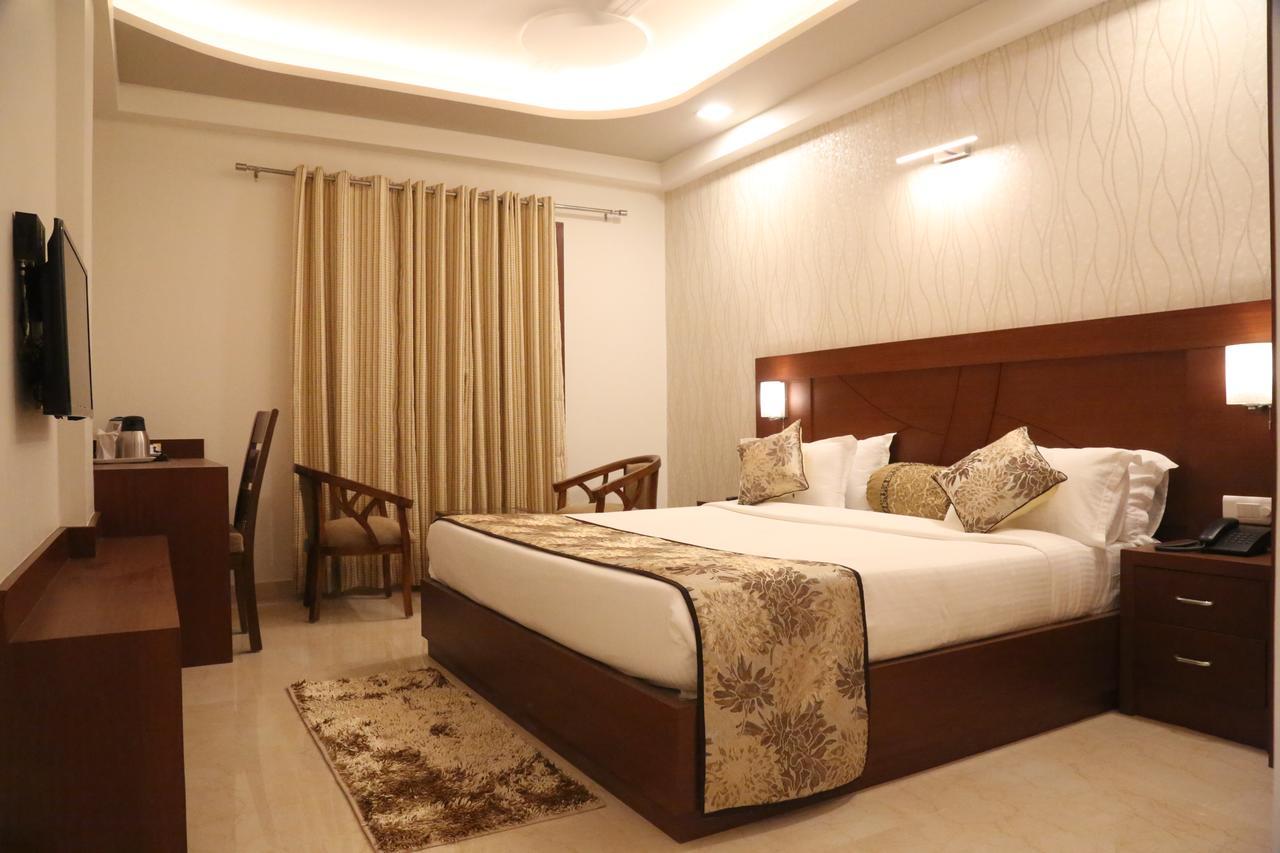 Hotel Varanasi Inn Экстерьер фото