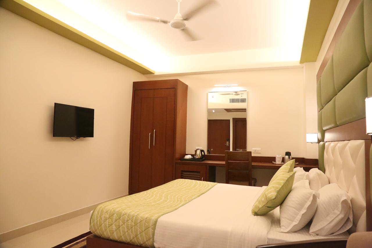 Hotel Varanasi Inn Экстерьер фото