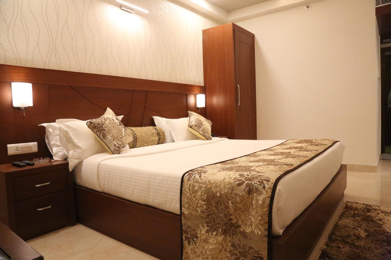 Hotel Varanasi Inn Экстерьер фото