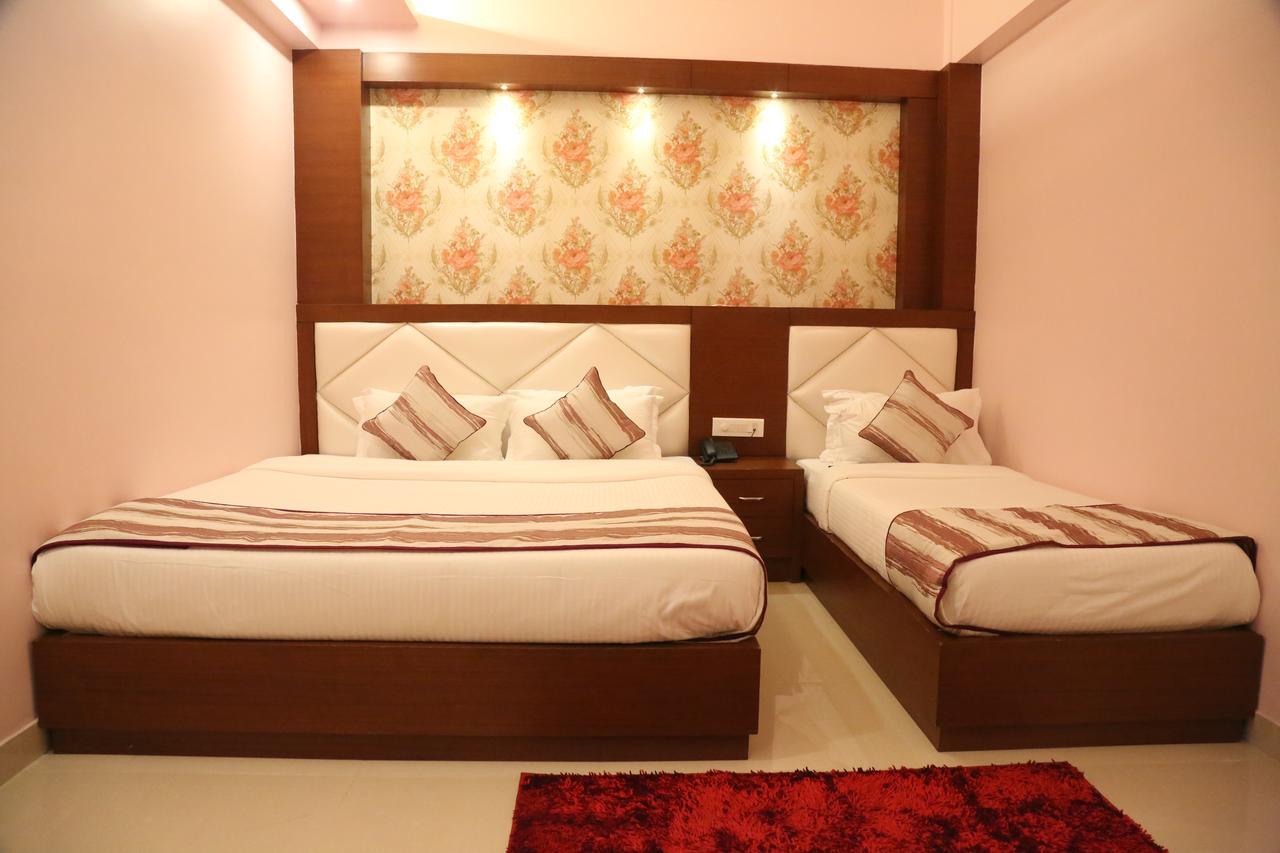 Hotel Varanasi Inn Экстерьер фото