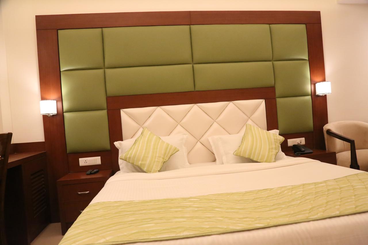 Hotel Varanasi Inn Экстерьер фото