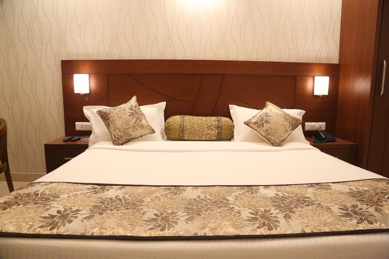 Hotel Varanasi Inn Экстерьер фото