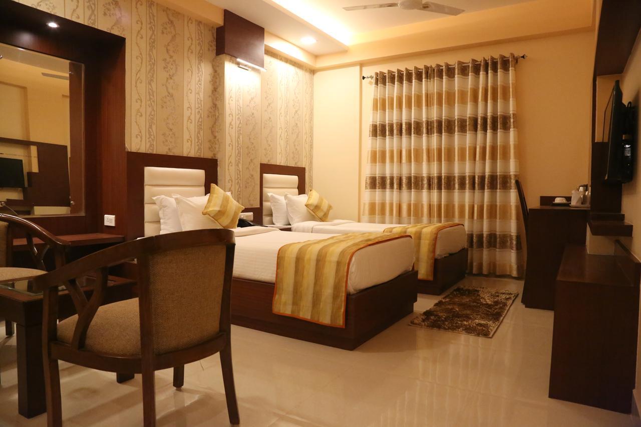 Hotel Varanasi Inn Экстерьер фото