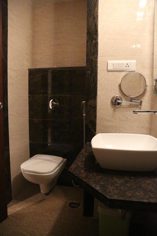 Hotel Varanasi Inn Экстерьер фото