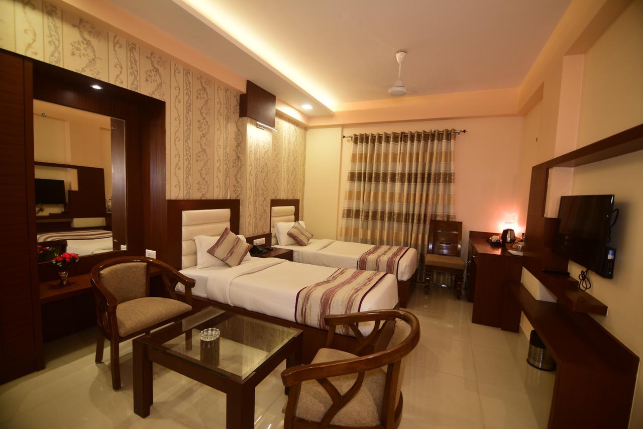 Hotel Varanasi Inn Экстерьер фото