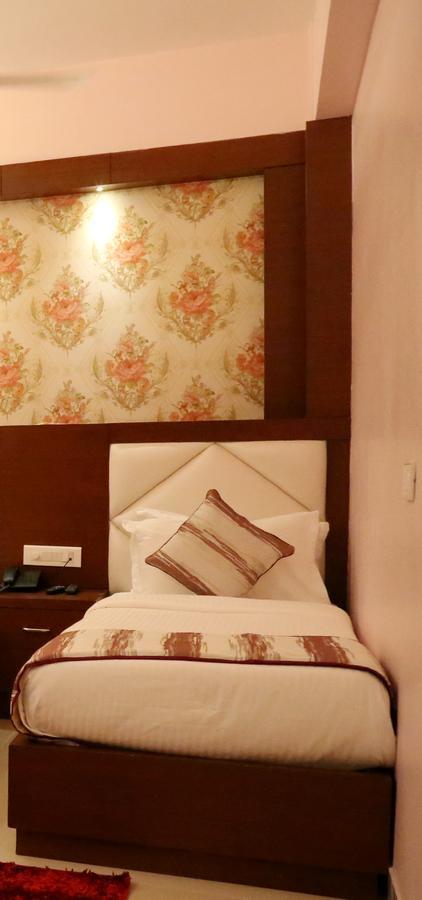 Hotel Varanasi Inn Экстерьер фото